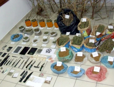 Καστοριά: Ζευγάρι αλλοδαπών έκρυβε 32 κιλά χασίς σε ρεζερβουάρ και πορτ μπαγκάζ αυτοκινήτου